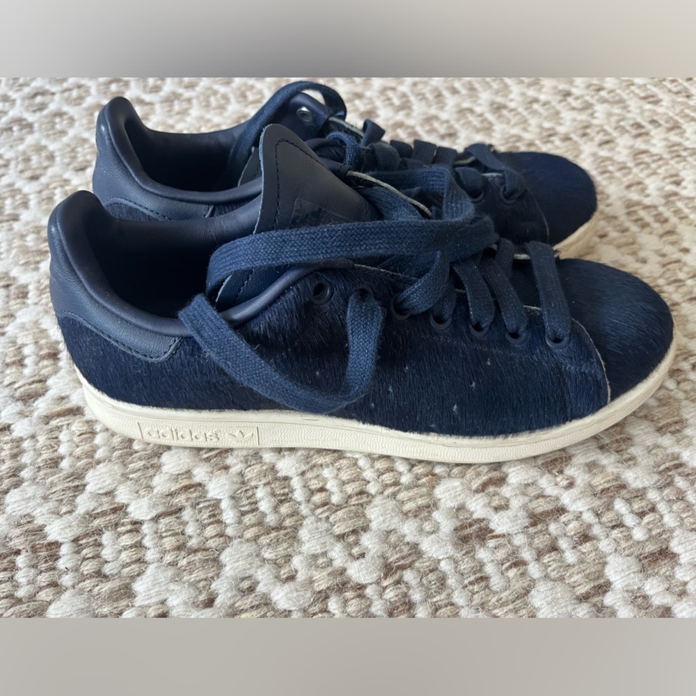 Adidas Stan Smith Navy Pony Hair Sneakers (Men 5.5, Women 7.5)